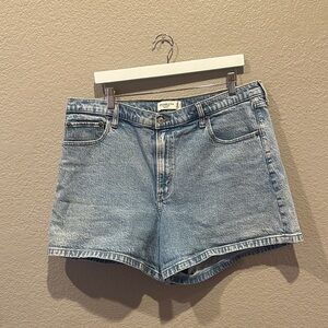 Abercrombie Dad Short High Rise